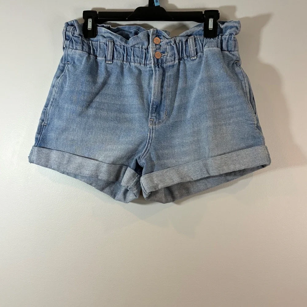 Hollister Mom Shorts‎ Ultra High-Rise Denim Cuffed Hem Light Wash Size 11 W30